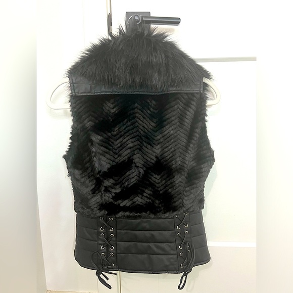 GUESS Faux Fur Vest - Picture 8 of 10